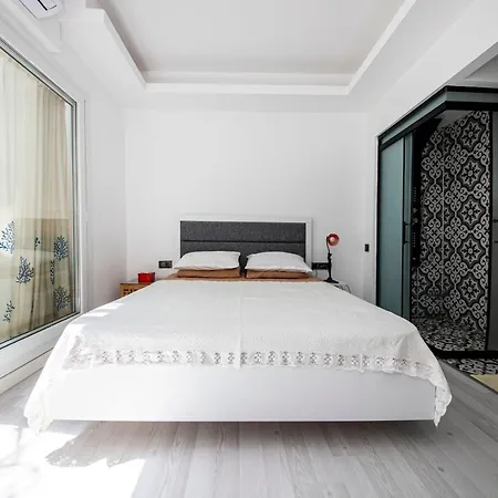 Unique House With Backyard And Walking Distance To The In Bodrum, Mugla Διαμέρισμα *